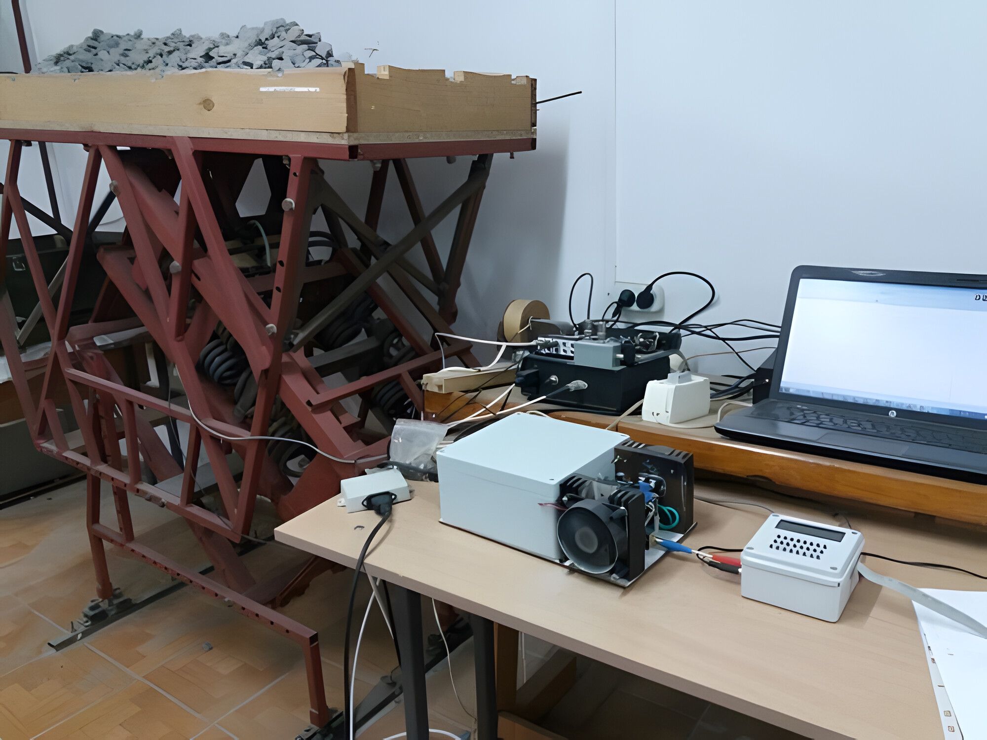 Electromagnetic vibration drive